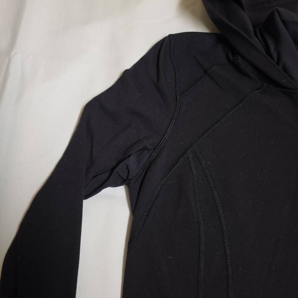 Lululemon jacket with a full-zip front and hood Size 6 - Picture 3 of 11